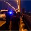 В Днепре три часа мужчину отговаривали от прыжка с Амурского моста. Появилось видео