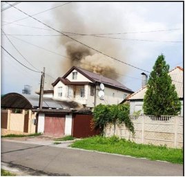 В Донецке из-за попадания шаровой молнии загорелся дом
