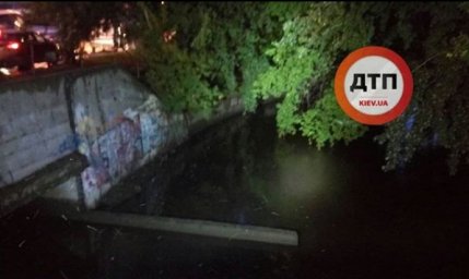 В Киеве в коллекторе реки Лыбидь был обнаружен труп