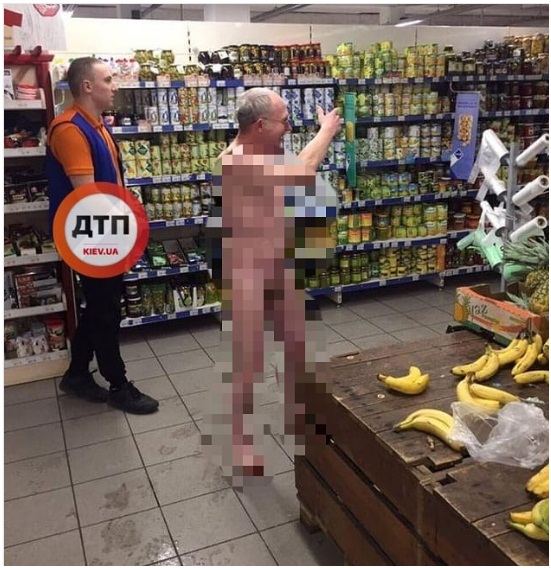 В Киеве в «Сільпо» пришел голый мужчина и бегал между прилавками