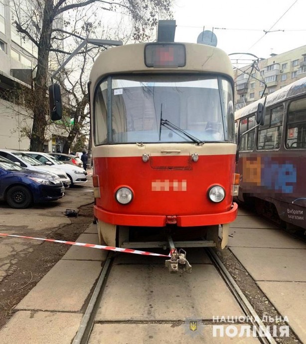 В Киеве женщину сбил трамвай