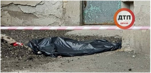 В Киеве с 12 этажа упала женщина