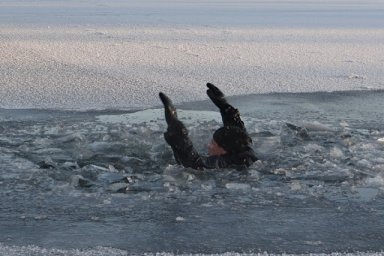 В Скадовске ребенок провалился под лед