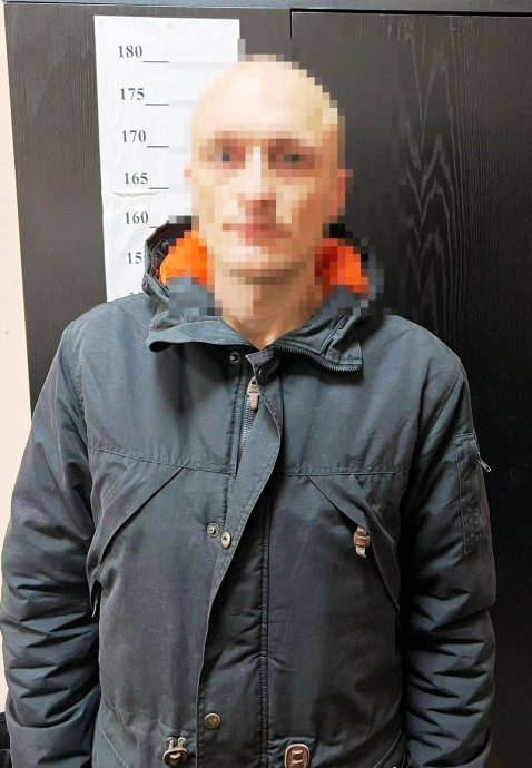 В Киеве мужчина ограбил прохожую