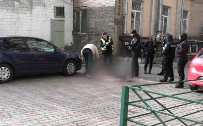 В Киеве мужчина убил приятеля. Появилось видео