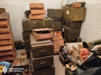 В Донецкой области обнаружен масштабный склад оружия и боеприпасов. Появилось видео