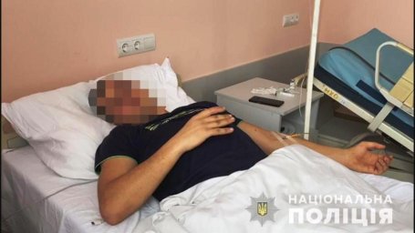 В Одессе мужчина избил напарника. Появилось видео