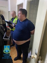У Києві затримали чоловіка, який облаштував в квартирі на Березняках нарколабораторію