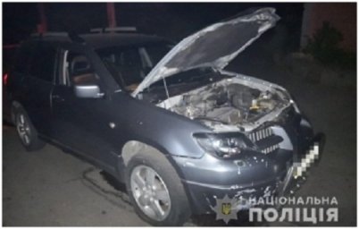 В Никополе в автомобиль предпринимателя бросили гранату