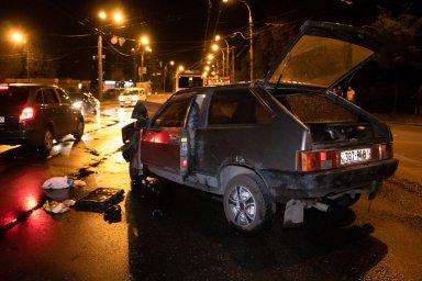 Трое пострадавших в результате ДТП в Киеве. Появилось видео