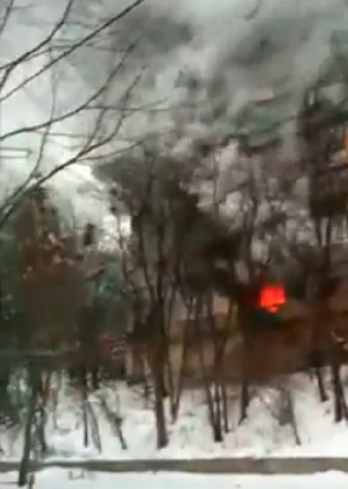 В Киеве на улице Кировоградской возник масштабный пожар. Появилось видео