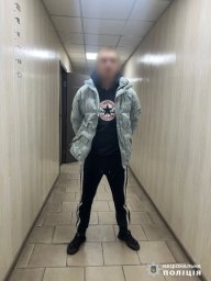 У Харкові чоловік пограбував іншого чоловіка та вчинив бійку у кафе