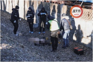 В Киеве вблизи станции метро «Черниговская» обнаружено тело женщины без признаков жизни