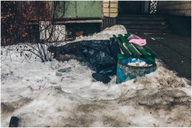 В Киеве возле 9-этажного дома обнаружен труп пожилого мужчины
