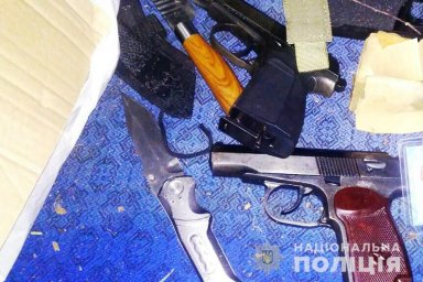 В Черкасской области мужчина угрожал жене пистолетом