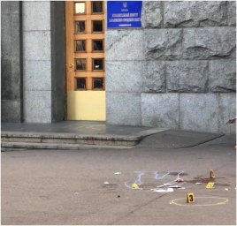 Появилось видео ночной стрельбы возле Харьковской мэрии. Убит полицейский