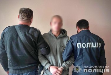 В Дніпрі чоловік пограбував перехожу