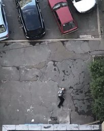 В Киеве на улице Бальзака мужчина свел счеты с жизнью выйдя из окна. Фото