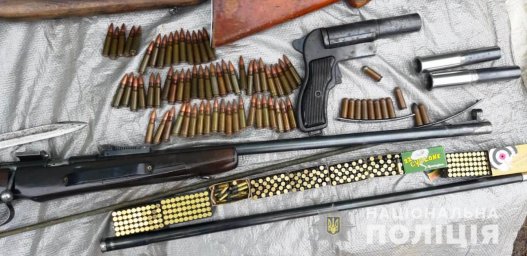 В Харьковской области у мужчины изъяли арсенал оружия и боеприпасов