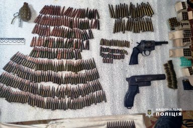 В Черкасской области у мужчины изъяли арсенал оружия и боеприпасов