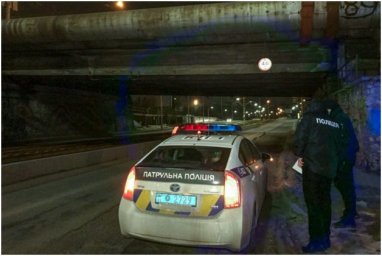 В Киеве ранним утром обнаружен труп женщины в техническом туннеле у моста