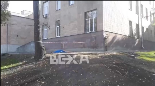 В Харькове выбросился из окна и разбился насмерть мужчина с подтвержденным COVID-19