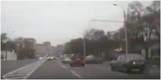 В Харькове BMW на большой скорости ударил другое авто и врезался в столб. Появилось видео