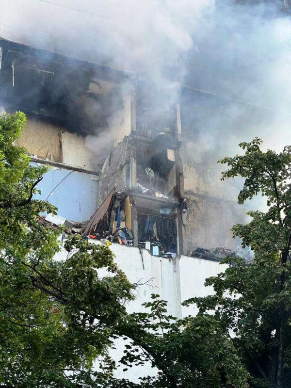 Внаслідок вибуху в багатоповерховому будинку у Києві загинуло троє осіб ФОТО