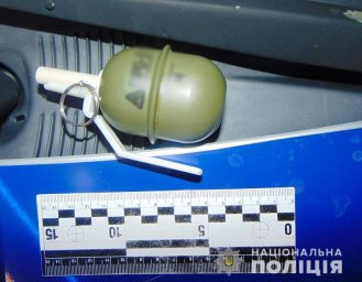 В Киеве мужчина угрожал взорвать гранату на АЗС