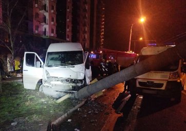 В ДТП в Запорожье пострадало четырнадцать человек