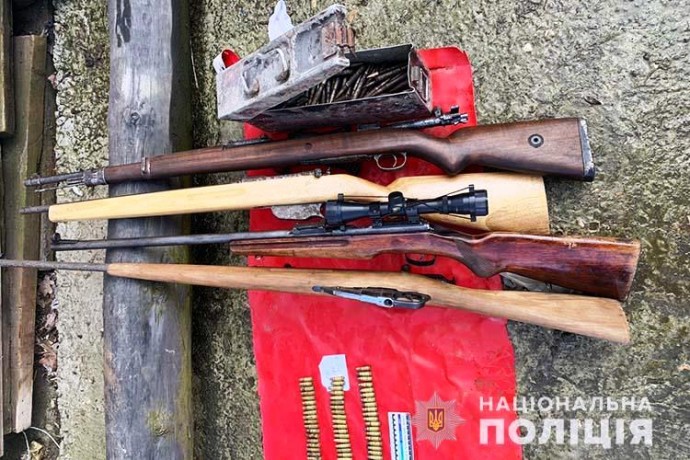 В Тернопольской области у преподавателя изъяли арсенал оружия и боеприпасов