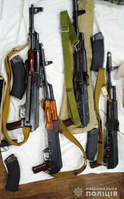 В Николаеве у мужчины изъяли арсенал оружия и боеприпасов