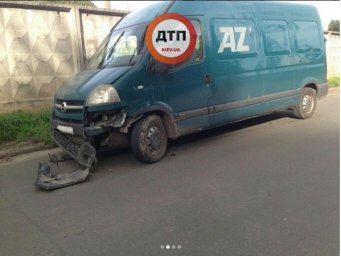 В Киеве столкнулись микроавтобус Opel и легковой автомобиль KIA