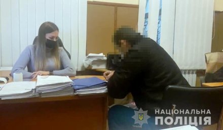 В Одессе мужчина избил и ограбил прохожего. Появилось видео