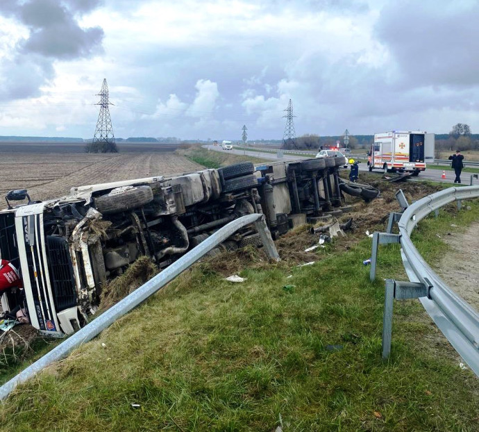 В Ровенской области расследуют обстоятельства смерти водителя грузового автомобиля