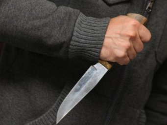 В Овруче мужчина ударил ножом жену
