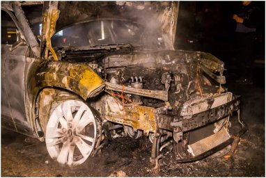 В Днепре сгорел автомобиль Skoda