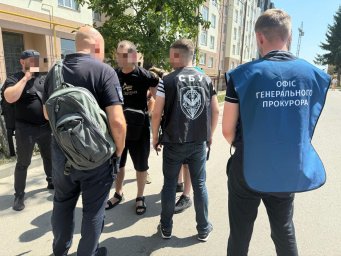 На Прикарпатті викрито митника, який занижував платежі та отримував хабарі за розмитнення кави