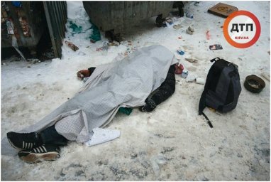 В Киеве возле 9-этажки на Борщаговской обнаружено тело мужчины