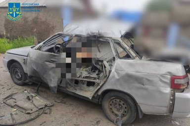 Окупанти скинули вибухівку з дрона на цивільну автівку на Херсонщині