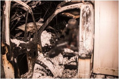 В Киеве сгорел автомобиль с водителем внутри
