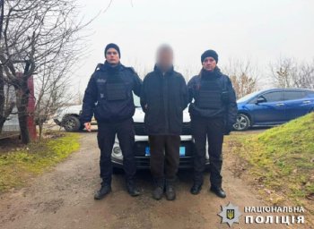 У Яготині чоловік зірвав Прапор України. Поліція розслідує обставини наруги над державним символом
