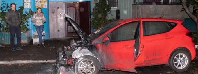 В центре Днепра сгорел автомобиль