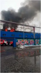 В Деснянском районе Киева горят склады стройматериалов