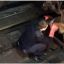 В Харькове мужчина пытался свести счеты с жизнью и упал на рельсы метро