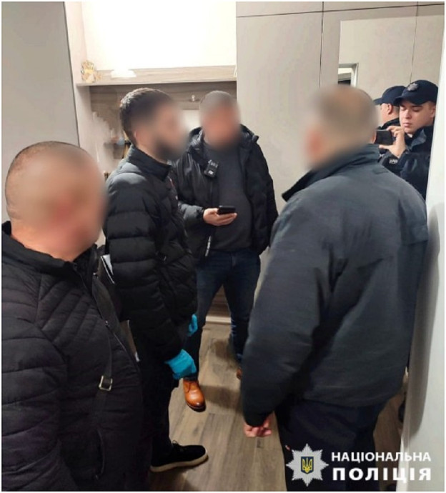 У селі Софіївська Борщагівка чоловік погрожував односельчанину пістолетом
