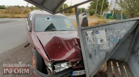 ДТП под Измаилом: машина врезалась в остановку