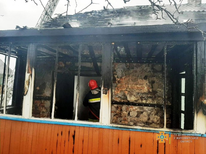 При пожаре в Коростене пострадали двое мужчин