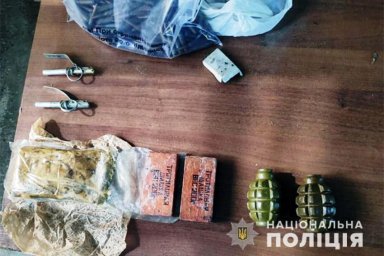 В Хмельницком у мужчины изъяли арсенал боеприпасов и взрывчатку