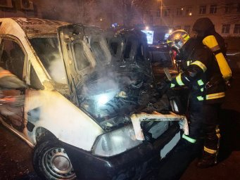 В Ровно сгорел легковой автомобиль